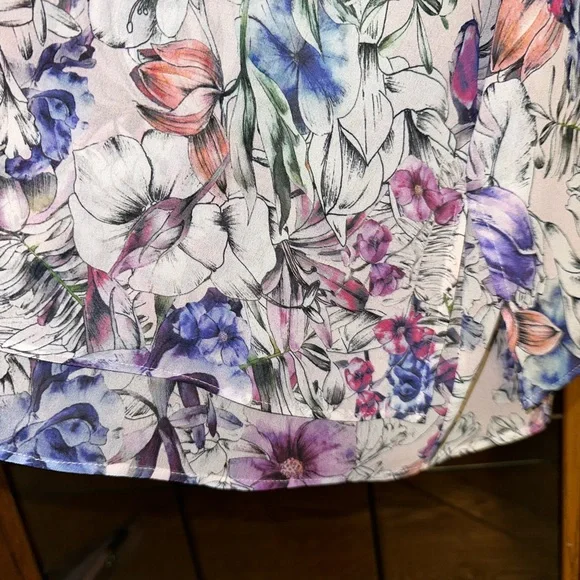 Cute Size 8 Top. MUST BE BUNDLED. (T) - Picture 7 of 7